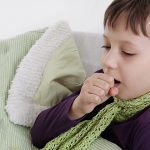 Як лікувати кашель у дітей: “народними” засобами чи аптечними препаратами?