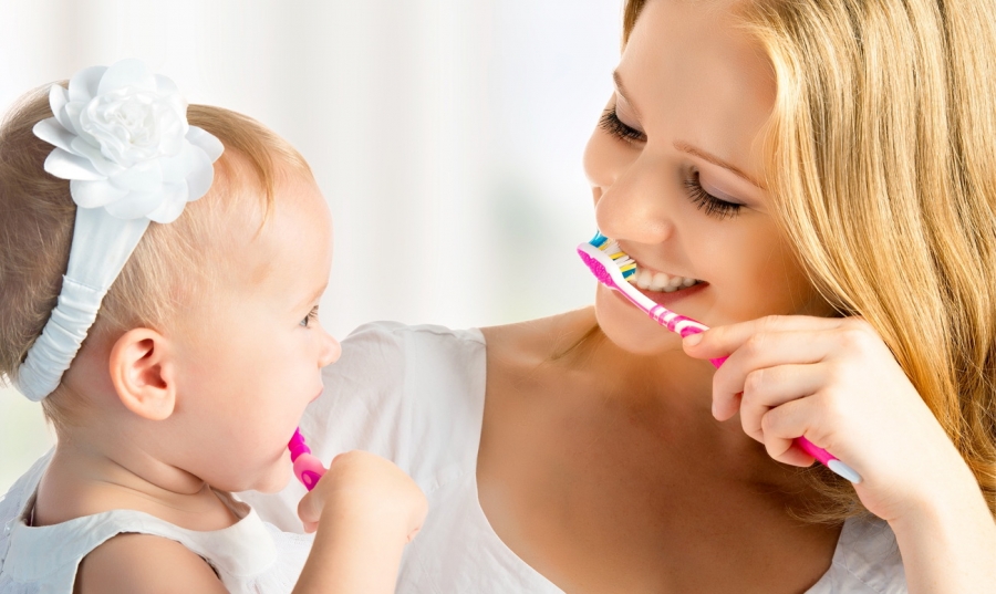 Як привчити дитину чистити зуби